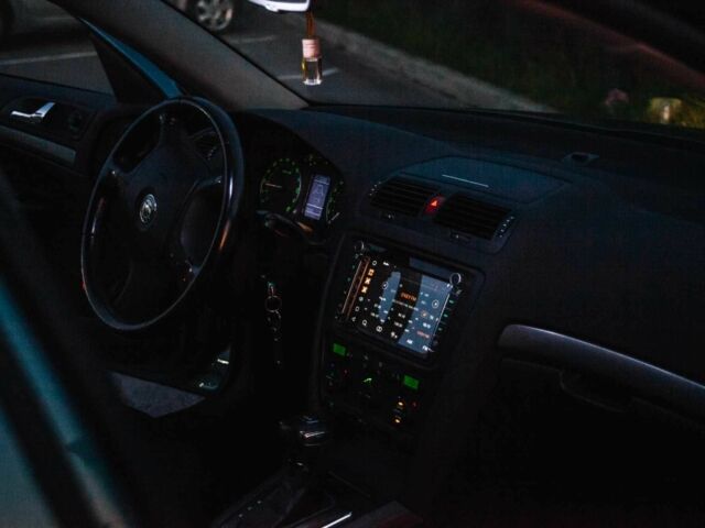 Зелений Шкода Октавія, об'ємом двигуна 2 л та пробігом 280 тис. км за 7650 $, фото 13 на Automoto.ua