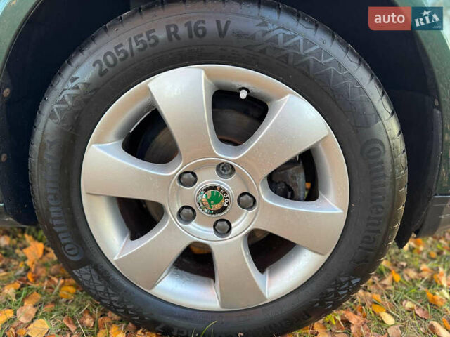 Зеленый Шкода Октавия, объемом двигателя 1.6 л и пробегом 193 тыс. км за 6500 $, фото 2 на Automoto.ua