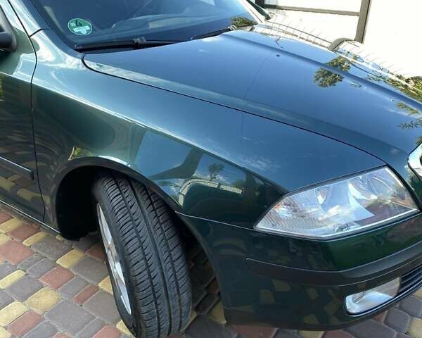 Зеленый Шкода Октавия, объемом двигателя 1.8 л и пробегом 195 тыс. км за 7950 $, фото 1 на Automoto.ua