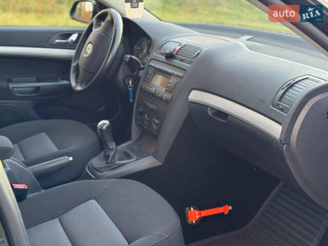 Зеленый Шкода Октавия, объемом двигателя 1.6 л и пробегом 193 тыс. км за 6500 $, фото 7 на Automoto.ua