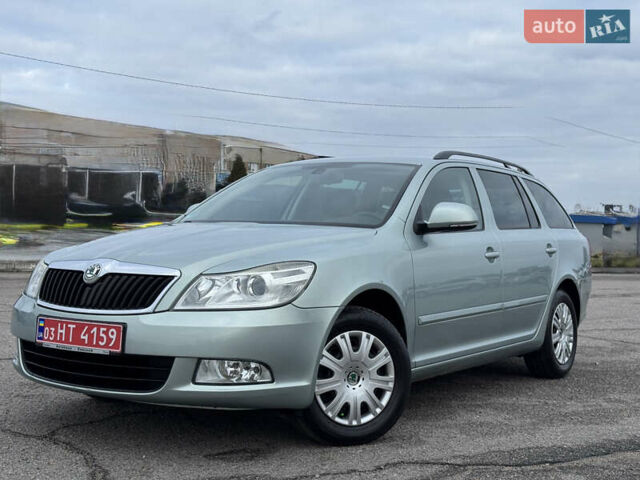 Зеленый Шкода Октавия, объемом двигателя 1.6 л и пробегом 246 тыс. км за 8550 $, фото 1 на Automoto.ua