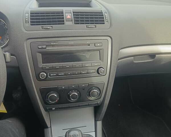 Зелений Шкода Октавія, об'ємом двигуна 1.6 л та пробігом 254 тис. км за 6800 $, фото 4 на Automoto.ua