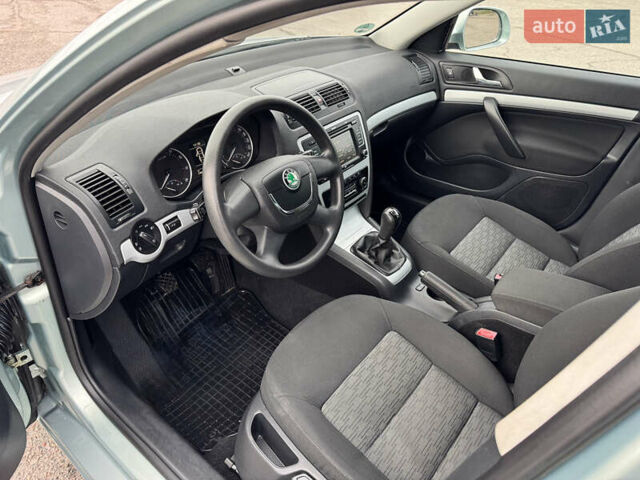 Зеленый Шкода Октавия, объемом двигателя 1.6 л и пробегом 246 тыс. км за 8550 $, фото 30 на Automoto.ua