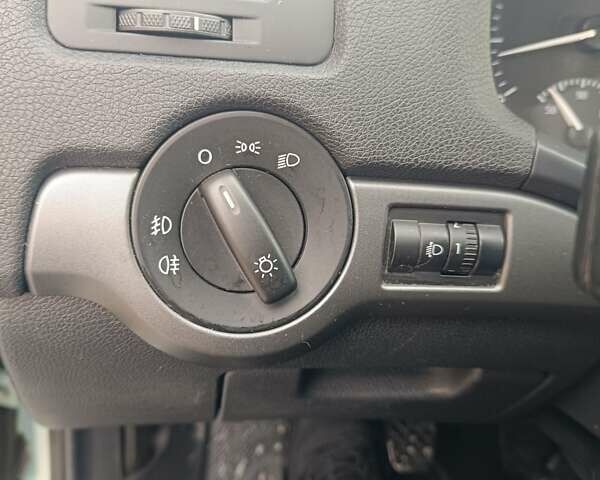 Зелений Шкода Октавія, об'ємом двигуна 1.6 л та пробігом 254 тис. км за 6800 $, фото 5 на Automoto.ua