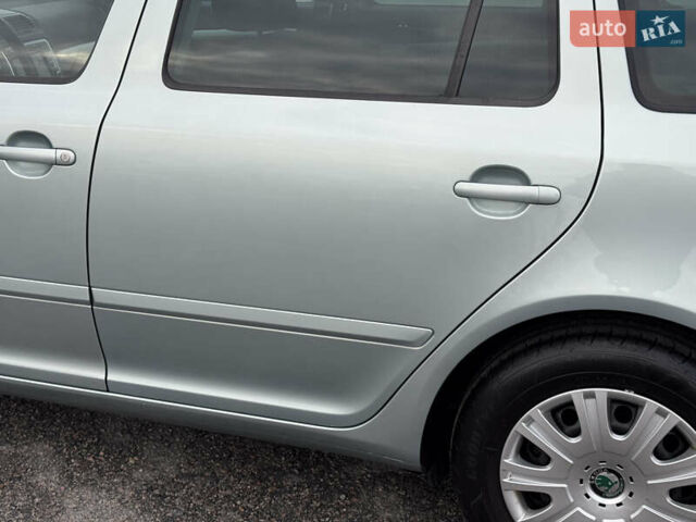 Зеленый Шкода Октавия, объемом двигателя 1.6 л и пробегом 246 тыс. км за 8550 $, фото 6 на Automoto.ua