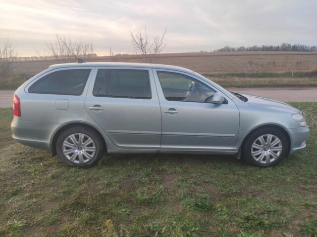 Зеленый Шкода Октавия, объемом двигателя 2 л и пробегом 296 тыс. км за 8000 $, фото 1 на Automoto.ua