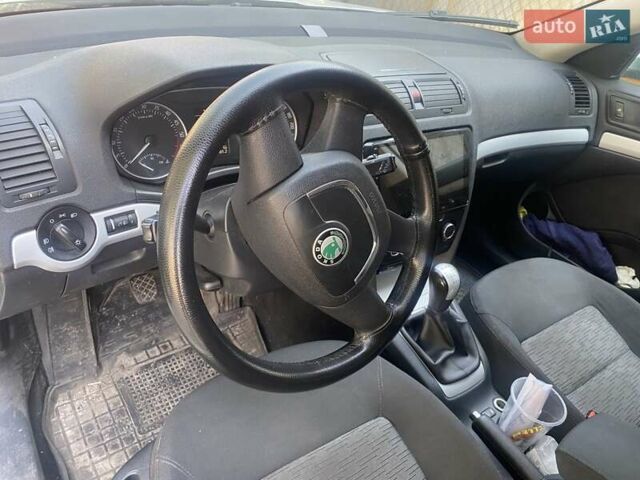 Зелений Шкода Октавія, об'ємом двигуна 1.6 л та пробігом 301 тис. км за 7300 $, фото 4 на Automoto.ua