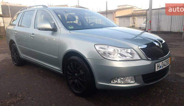 Зеленый Шкода Октавия, объемом двигателя 1.6 л и пробегом 175 тыс. км за 8600 $, фото 2 на Automoto.ua