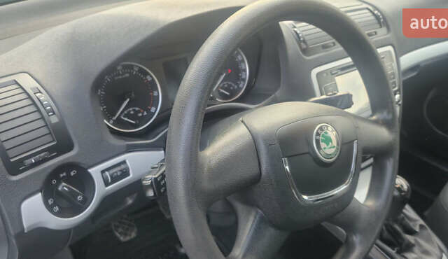 Зеленый Шкода Октавия, объемом двигателя 1.6 л и пробегом 175 тыс. км за 8600 $, фото 13 на Automoto.ua