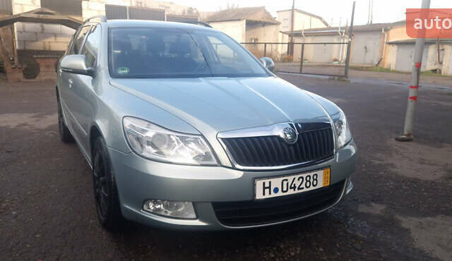 Зеленый Шкода Октавия, объемом двигателя 1.6 л и пробегом 175 тыс. км за 8600 $, фото 1 на Automoto.ua