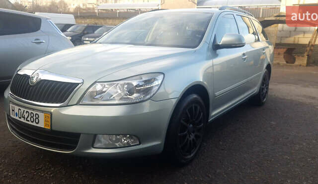 Зеленый Шкода Октавия, объемом двигателя 1.6 л и пробегом 175 тыс. км за 8600 $, фото 3 на Automoto.ua