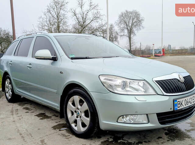 Зеленый Шкода Октавия, объемом двигателя 1.97 л и пробегом 367 тыс. км за 9300 $, фото 1 на Automoto.ua