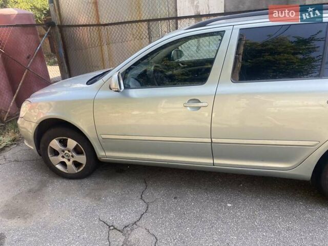 Зелений Шкода Октавія, об'ємом двигуна 1.6 л та пробігом 301 тис. км за 7300 $, фото 8 на Automoto.ua
