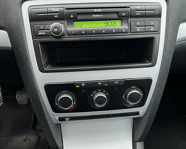 Зелений Шкода Октавія, об'ємом двигуна 1.6 л та пробігом 229 тис. км за 8150 $, фото 35 на Automoto.ua