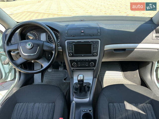 Зелений Шкода Октавія, об'ємом двигуна 1.6 л та пробігом 306 тис. км за 7000 $, фото 12 на Automoto.ua