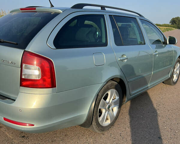 Зеленый Шкода Октавия, объемом двигателя 1.6 л и пробегом 303 тыс. км за 8100 $, фото 2 на Automoto.ua