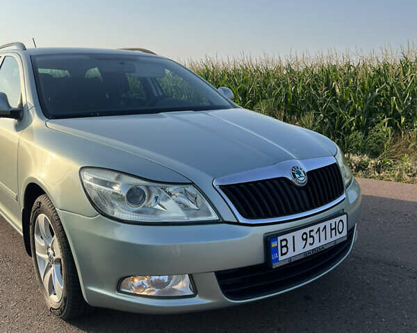 Зеленый Шкода Октавия, объемом двигателя 1.6 л и пробегом 303 тыс. км за 8100 $, фото 7 на Automoto.ua