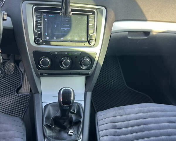 Зеленый Шкода Октавия, объемом двигателя 1.6 л и пробегом 303 тыс. км за 8100 $, фото 11 на Automoto.ua