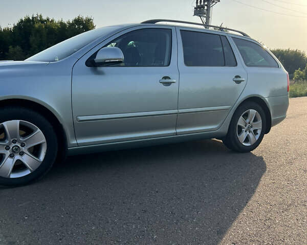 Зеленый Шкода Октавия, объемом двигателя 1.6 л и пробегом 303 тыс. км за 8100 $, фото 5 на Automoto.ua