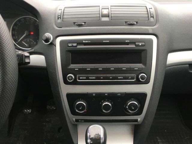 Зеленый Шкода Октавия, объемом двигателя 1.6 л и пробегом 193 тыс. км за 8400 $, фото 6 на Automoto.ua