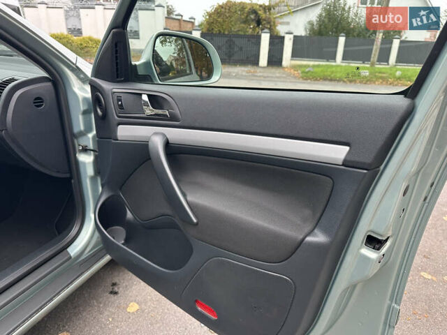 Зеленый Шкода Октавия, объемом двигателя 1.6 л и пробегом 235 тыс. км за 8499 $, фото 56 на Automoto.ua