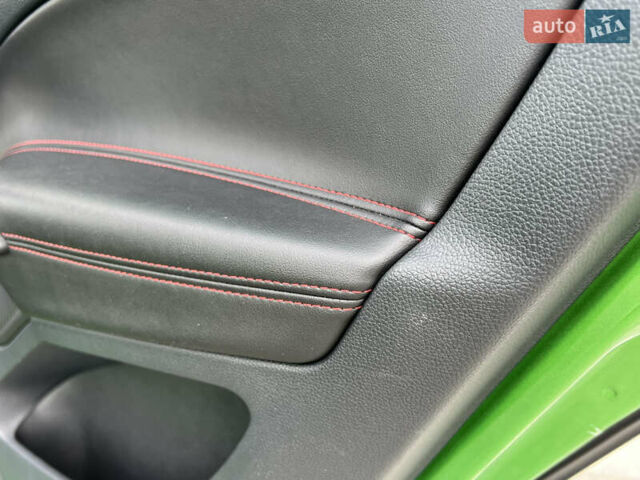 Зеленый Шкода Октавия, объемом двигателя 2 л и пробегом 239 тыс. км за 11600 $, фото 120 на Automoto.ua