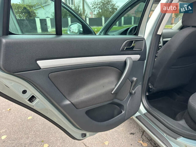 Зеленый Шкода Октавия, объемом двигателя 1.6 л и пробегом 235 тыс. км за 8499 $, фото 43 на Automoto.ua