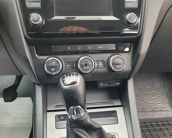 Шкода Октавия 2014 в Белой Церкве на Automoto.ua Зеленый Шкода Октавия, объемом двигателя 1.6 л и пробегом 321 тыс. км за 9850 $, фото 18 на Automoto.ua