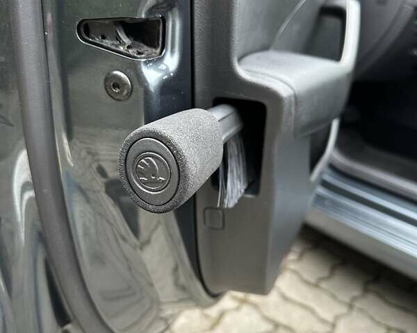 Зеленый Шкода Октавия, объемом двигателя 2 л и пробегом 182 тыс. км за 19500 $, фото 116 на Automoto.ua