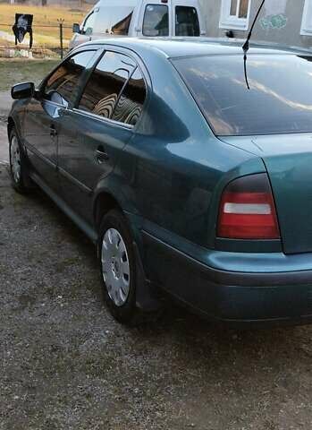 Зеленый Шкода Октавия, объемом двигателя 1.6 л и пробегом 300 тыс. км за 3000 $, фото 1 на Automoto.ua