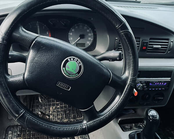 Зеленый Шкода Октавия, объемом двигателя 1.6 л и пробегом 260 тыс. км за 3750 $, фото 5 на Automoto.ua