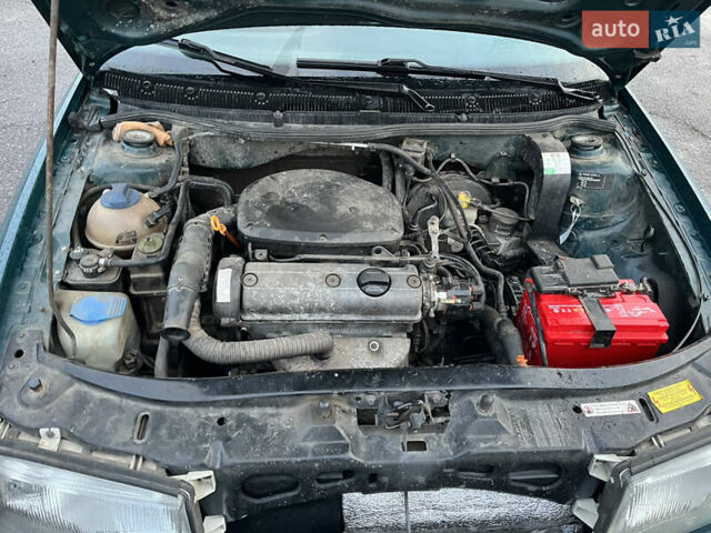 Зеленый Шкода Октавия, объемом двигателя 1.6 л и пробегом 260 тыс. км за 3750 $, фото 6 на Automoto.ua