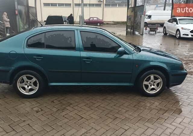 Зеленый Шкода Октавия, объемом двигателя 1.6 л и пробегом 400 тыс. км за 2900 $, фото 4 на Automoto.ua