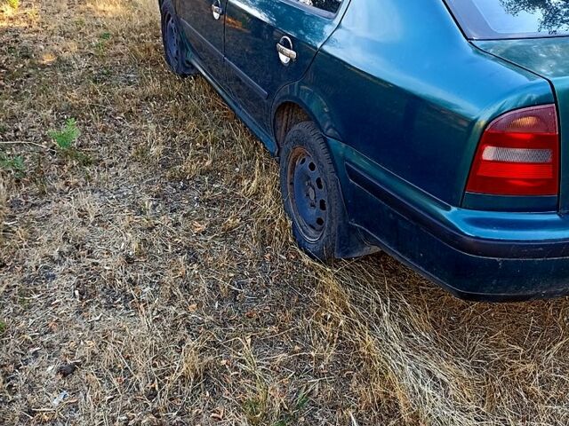 Зеленый Шкода Октавия, объемом двигателя 1.8 л и пробегом 100 тыс. км за 3000 $, фото 2 на Automoto.ua