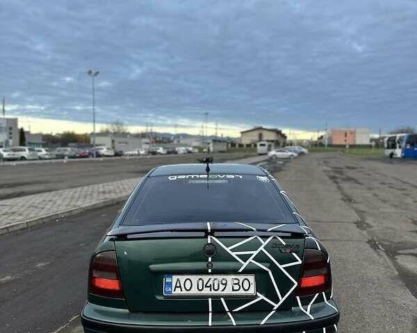 Зеленый Шкода Октавия, объемом двигателя 1.8 л и пробегом 330 тыс. км за 3900 $, фото 2 на Automoto.ua