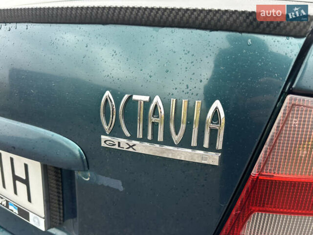 Зелений Шкода Октавія, об'ємом двигуна 1.6 л та пробігом 300 тис. км за 2600 $, фото 4 на Automoto.ua