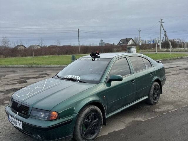 Зеленый Шкода Октавия, объемом двигателя 1.8 л и пробегом 330 тыс. км за 3900 $, фото 1 на Automoto.ua