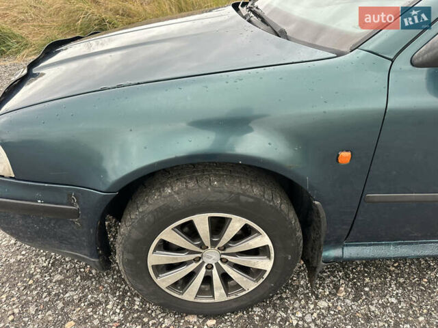 Зелений Шкода Октавія, об'ємом двигуна 1.6 л та пробігом 300 тис. км за 2600 $, фото 8 на Automoto.ua