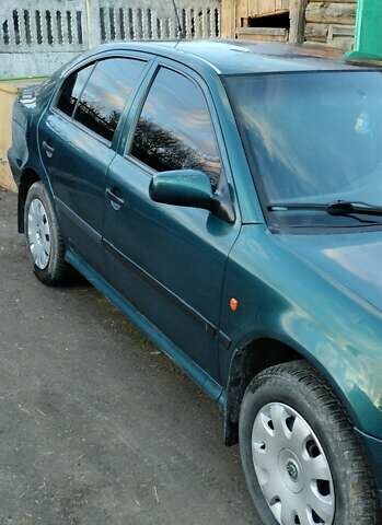 Зеленый Шкода Октавия, объемом двигателя 1.6 л и пробегом 300 тыс. км за 3000 $, фото 2 на Automoto.ua