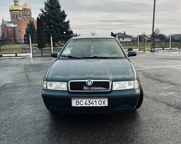 Зеленый Шкода Октавия, объемом двигателя 1.6 л и пробегом 260 тыс. км за 3750 $, фото 2 на Automoto.ua