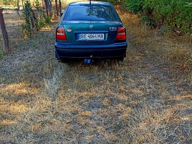 Зеленый Шкода Октавия, объемом двигателя 1.8 л и пробегом 100 тыс. км за 3000 $, фото 1 на Automoto.ua