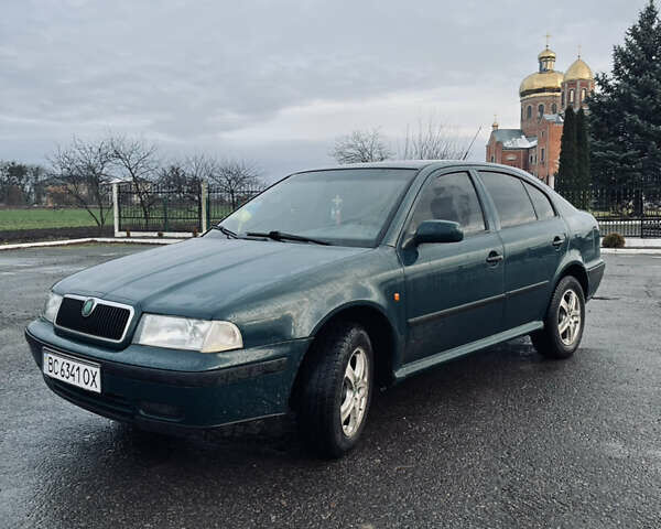 Зеленый Шкода Октавия, объемом двигателя 1.6 л и пробегом 260 тыс. км за 3750 $, фото 1 на Automoto.ua