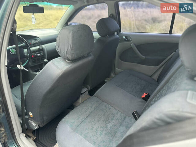 Зелений Шкода Октавія, об'ємом двигуна 1.6 л та пробігом 300 тис. км за 2600 $, фото 21 на Automoto.ua