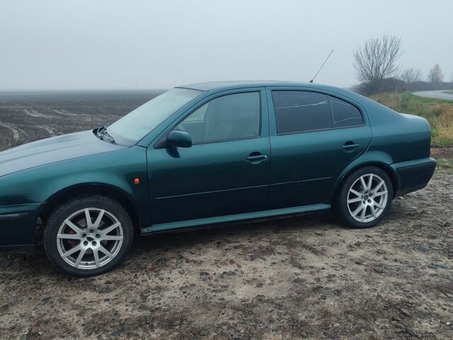 Зеленый Шкода Октавия, объемом двигателя 1.8 л и пробегом 350 тыс. км за 3300 $, фото 1 на Automoto.ua