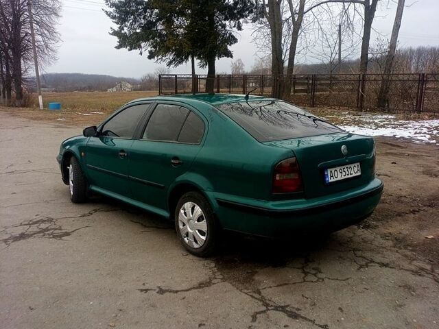 Зеленый Шкода Октавия, объемом двигателя 1.6 л и пробегом 286 тыс. км за 2800 $, фото 2 на Automoto.ua