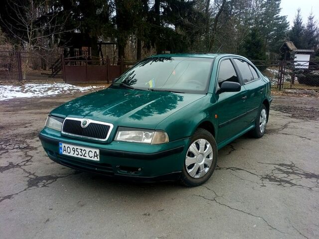 Зеленый Шкода Октавия, объемом двигателя 1.6 л и пробегом 286 тыс. км за 2800 $, фото 1 на Automoto.ua