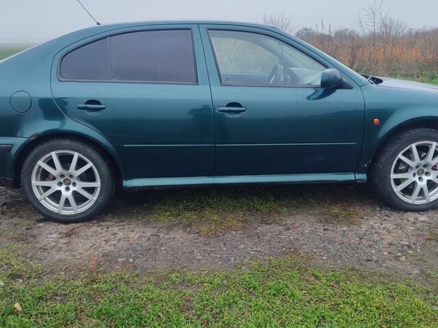 Зеленый Шкода Октавия, объемом двигателя 1.8 л и пробегом 350 тыс. км за 3300 $, фото 3 на Automoto.ua