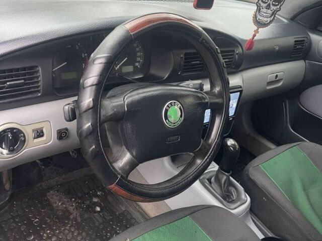 Зелений Шкода Октавія, об'ємом двигуна 1.6 л та пробігом 300 тис. км за 3000 $, фото 7 на Automoto.ua