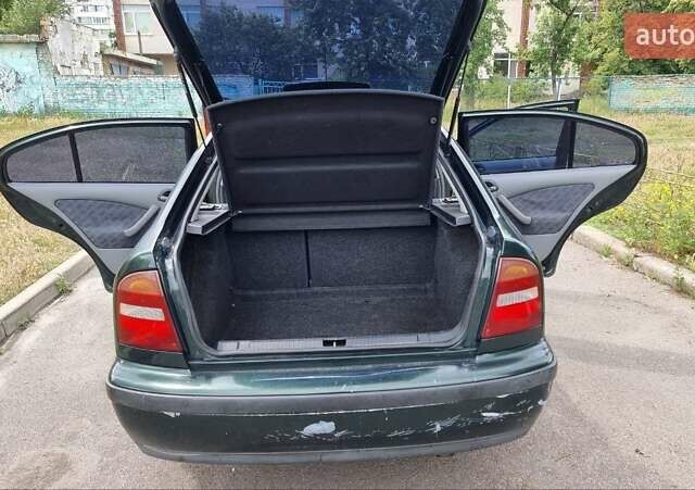 Зеленый Шкода Октавия, объемом двигателя 1.78 л и пробегом 280 тыс. км за 3900 $, фото 10 на Automoto.ua