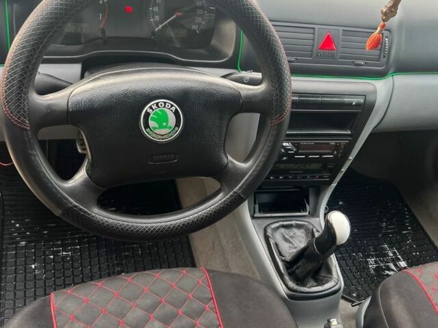 Зелений Шкода Октавія, об'ємом двигуна 2 л та пробігом 390 тис. км за 2800 $, фото 5 на Automoto.ua